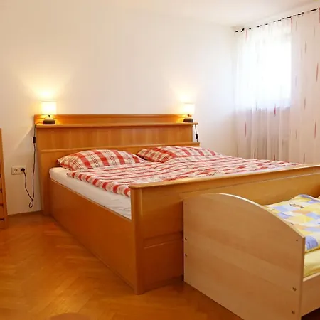 Roetzer Apartment *